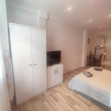 Apartment Deni 10 *