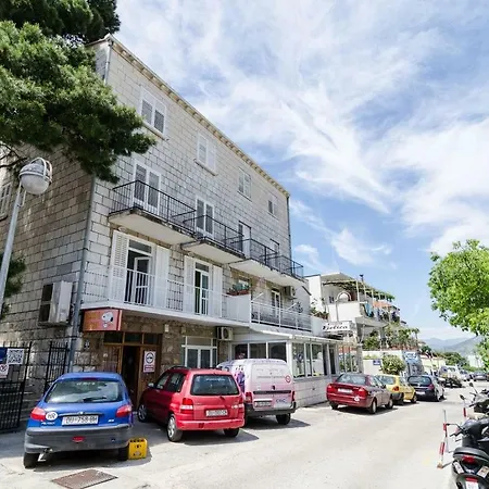 Deni 10 Apartment