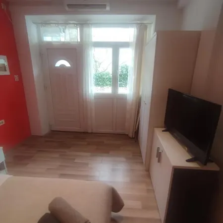Deni 10 Apartment *