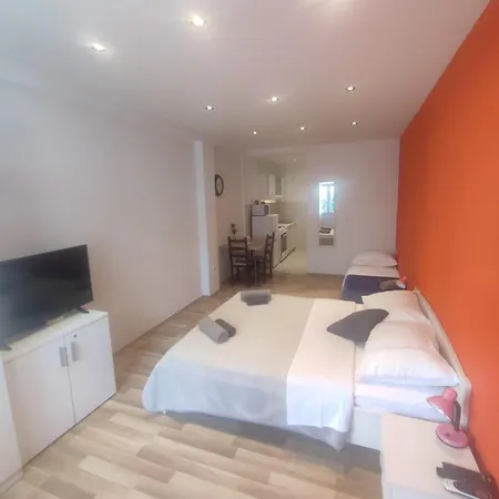 Apartment Deni 10 *